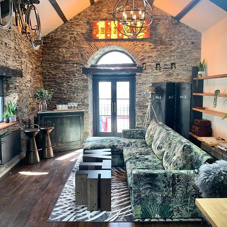 דגלאס Loft 11 Stunning Luxury Nyc Loft Style Interior Designed 2Bd Apartment Excellent City Centre Location Mezzanine Cinema Room Designer Furniture Amazing Space מראה חיצוני תמונה