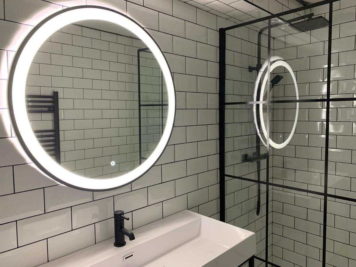 דגלאס Loft 11 Stunning Luxury Nyc Loft Style Interior Designed 2Bd Apartment Excellent City Centre Location Mezzanine Cinema Room Designer Furniture Amazing Space מראה חיצוני תמונה