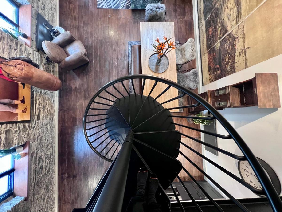 דגלאס Loft 11 Stunning Luxury Nyc Loft Style Interior Designed 2Bd Apartment Excellent City Centre Location Mezzanine Cinema Room Designer Furniture Amazing Space מראה חיצוני תמונה