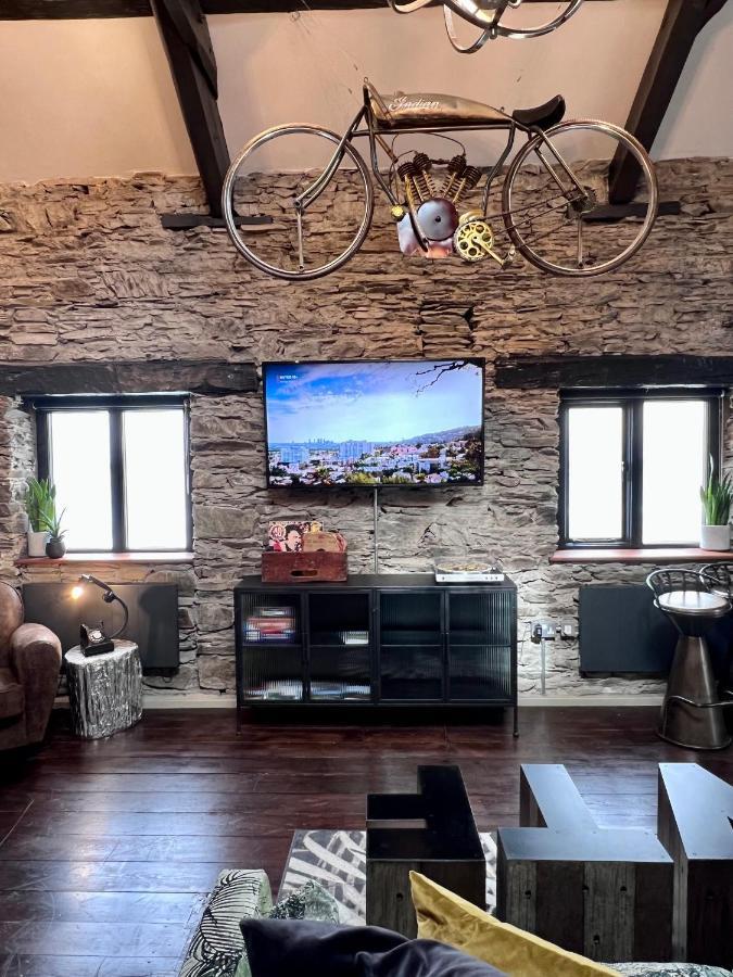 דגלאס Loft 11 Stunning Luxury Nyc Loft Style Interior Designed 2Bd Apartment Excellent City Centre Location Mezzanine Cinema Room Designer Furniture Amazing Space מראה חיצוני תמונה