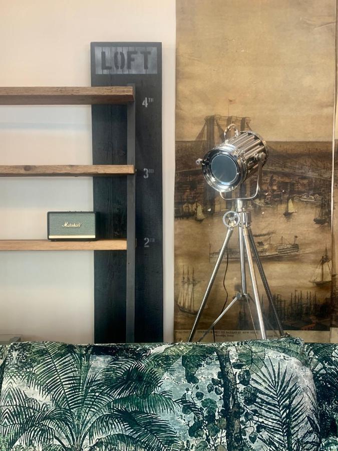 דגלאס Loft 11 Stunning Luxury Nyc Loft Style Interior Designed 2Bd Apartment Excellent City Centre Location Mezzanine Cinema Room Designer Furniture Amazing Space מראה חיצוני תמונה