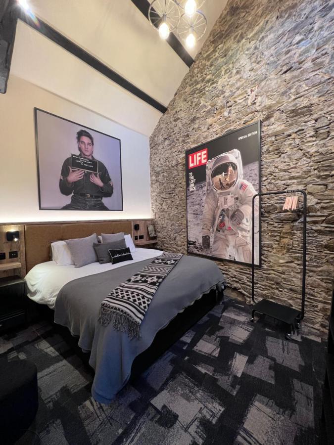 דגלאס Loft 11 Stunning Luxury Nyc Loft Style Interior Designed 2Bd Apartment Excellent City Centre Location Mezzanine Cinema Room Designer Furniture Amazing Space מראה חיצוני תמונה