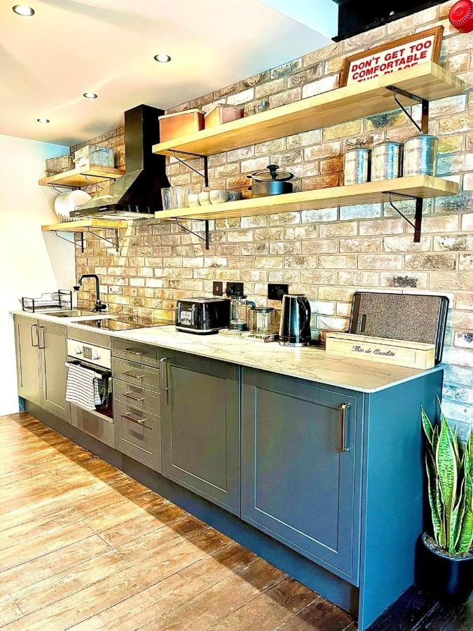 דגלאס Loft 11 Stunning Luxury Nyc Loft Style Interior Designed 2Bd Apartment Excellent City Centre Location Mezzanine Cinema Room Designer Furniture Amazing Space מראה חיצוני תמונה