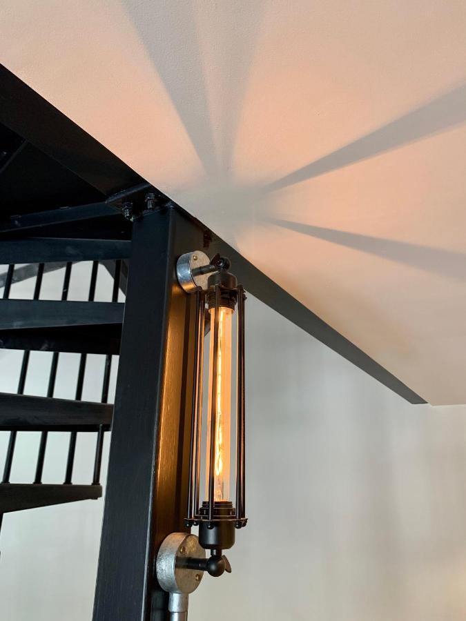 דגלאס Loft 11 Stunning Luxury Nyc Loft Style Interior Designed 2Bd Apartment Excellent City Centre Location Mezzanine Cinema Room Designer Furniture Amazing Space מראה חיצוני תמונה